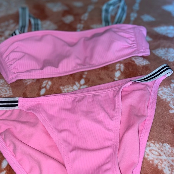 Pink bikini - Picture 5 of 6